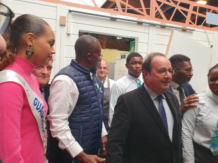 François Hollande en visite au village de la Route du Rhum Destination Guadeloupe 2022