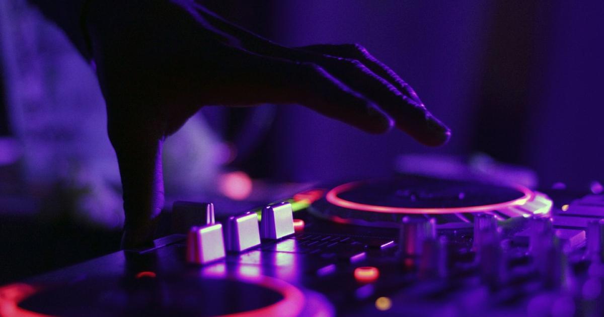 Polémique entre un Dj et une boîte de nuit sur les réseaux sociaux