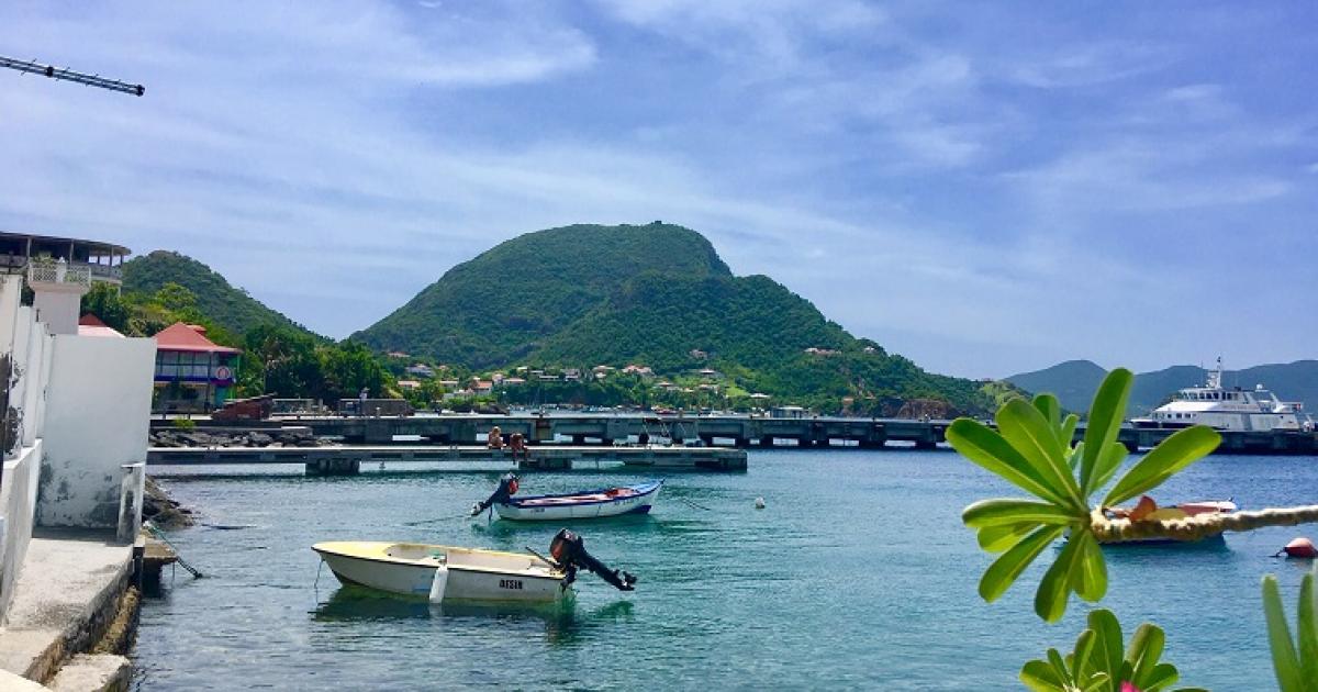 Découvrez le sommet du Chameau, l'un des plus beaux points de vue des Saintes