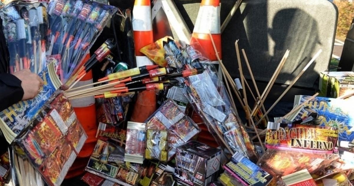 Le préfet interdit la vente de feux d'artifices et de produits pétroliers dans des récipients