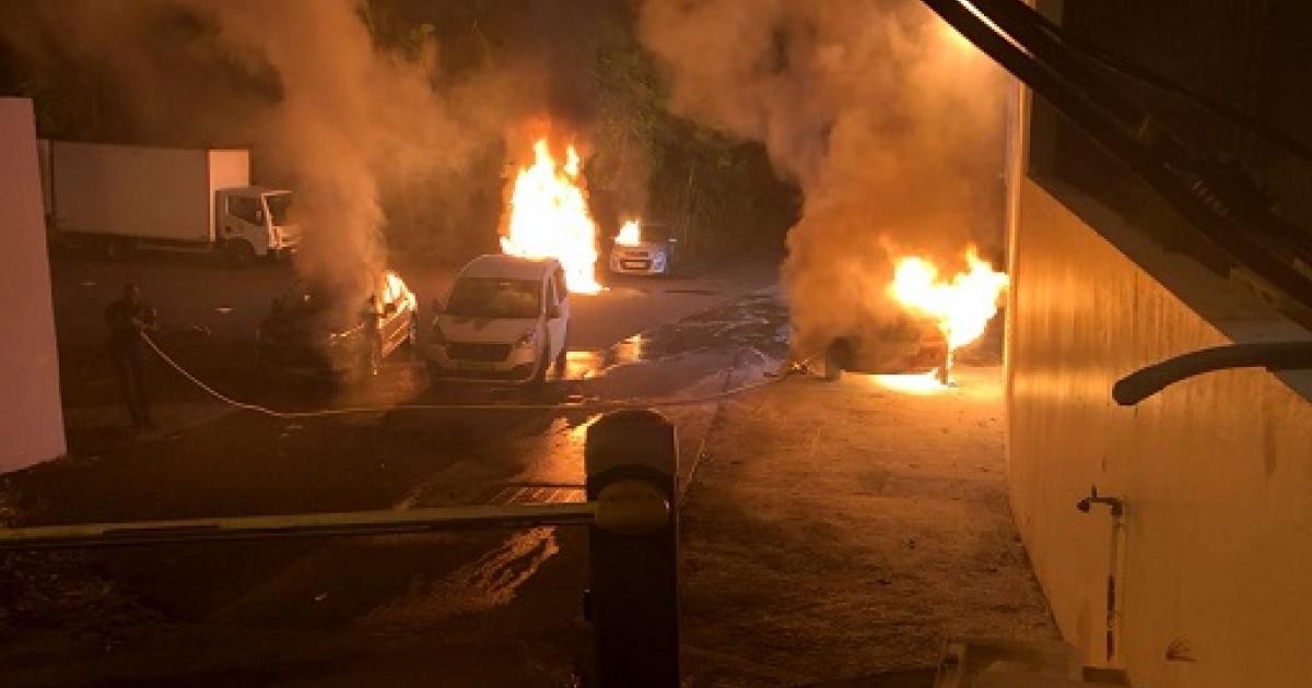 Cinq véhicules touchés par des incendies à Baie-Mahault