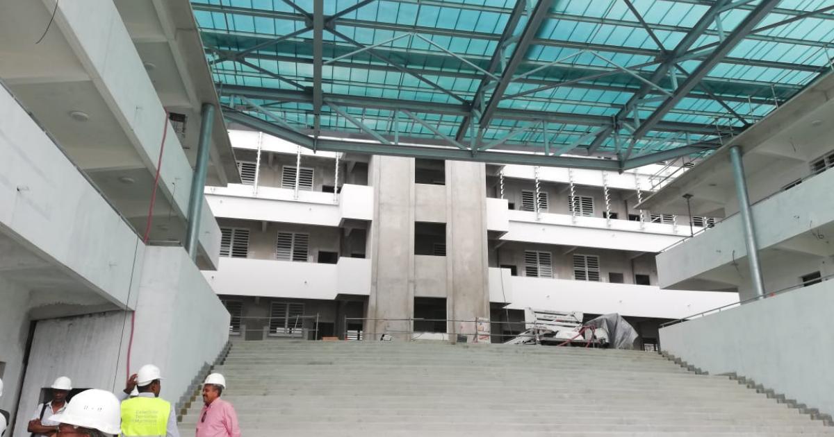 Lycée Schoelcher : la communauté scolaire visite le chantier