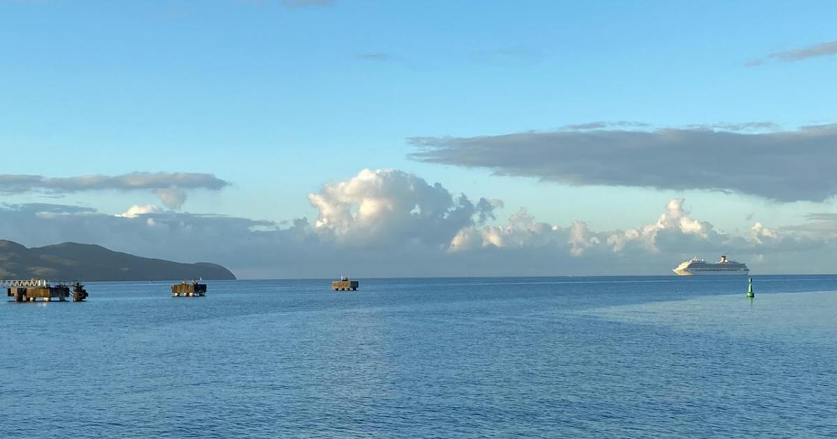 Le Costa Magica est au large de la Martinique
