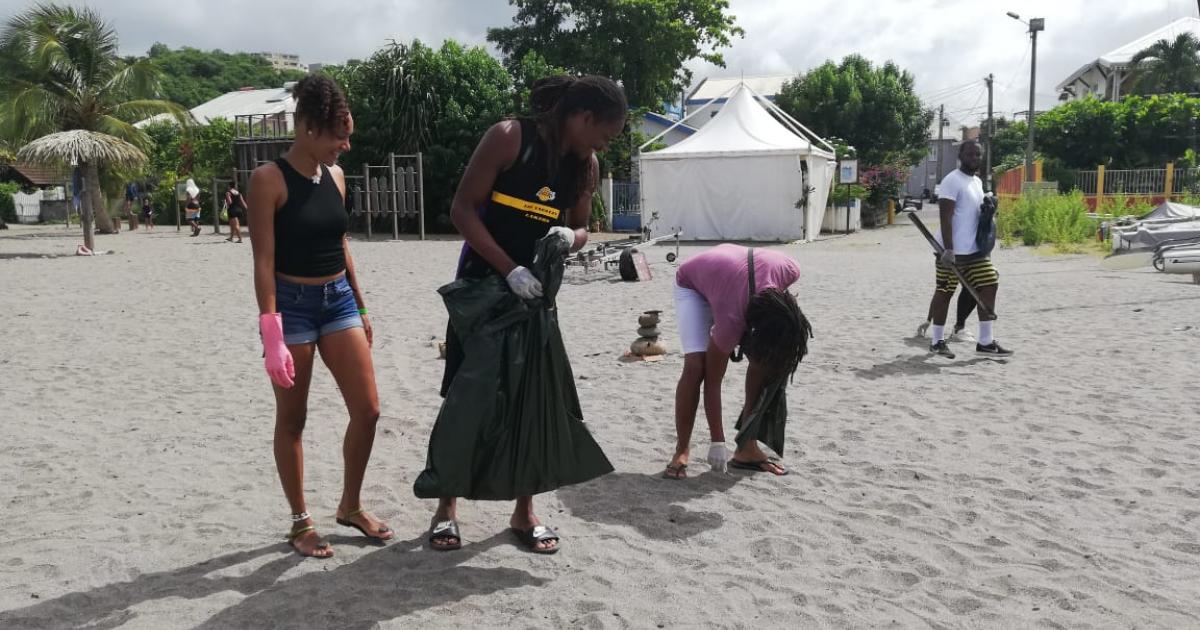 Nettoyage de la plage de l’Anse Madame