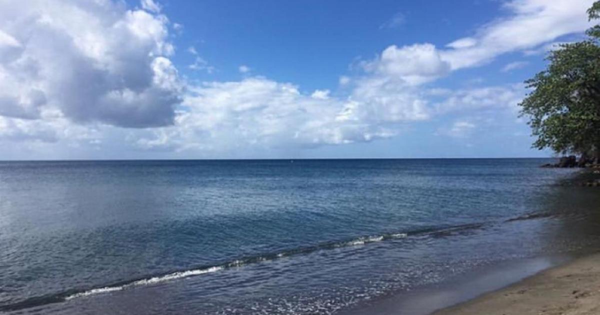 À Schoelcher, baignade autorisée au Lido mais pas au Bourg