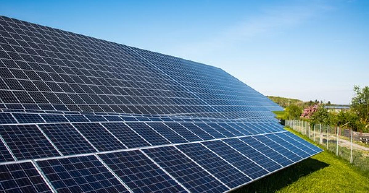 Deux hangars photovoltaïques inaugurés à Petit-Canal