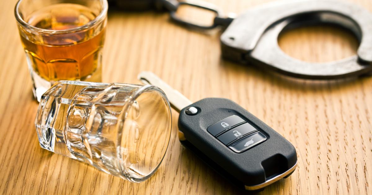 Un chauffard sans permis, alcoolisé et avec de fausses plaques