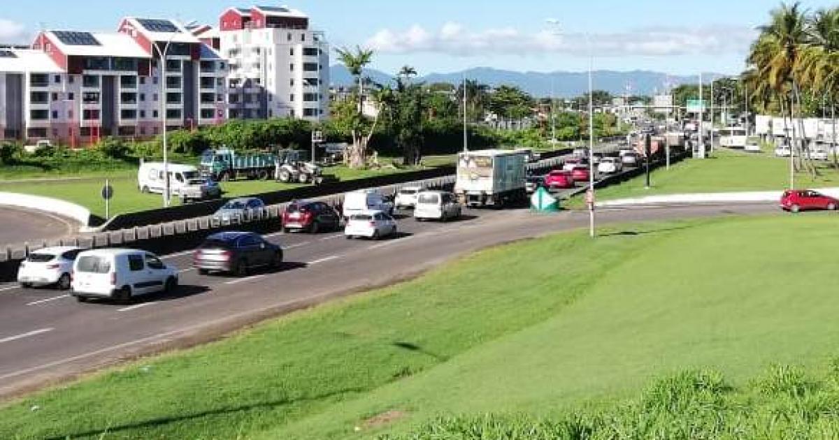 Embouteillage monstre à cause d’un véhicule en panne sur la RN1