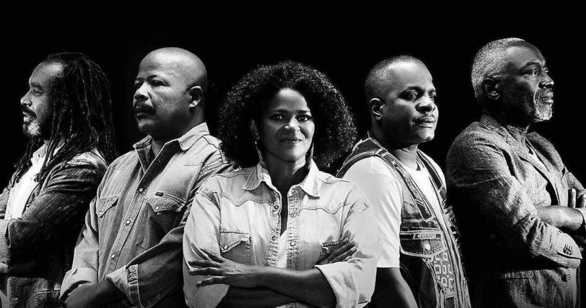     





Les membres historiques de Kassav nommés à l'ordre des Arts et des Lettres 




