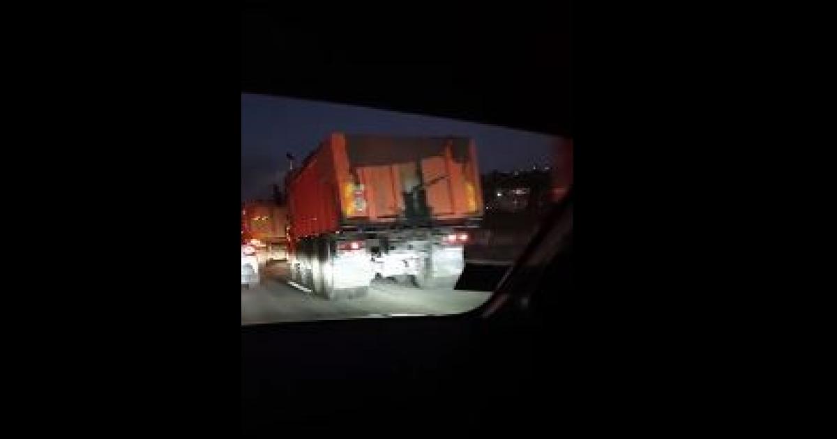     





Trois convois pour une opération molokoy en soutien aux salariés de la Colas




