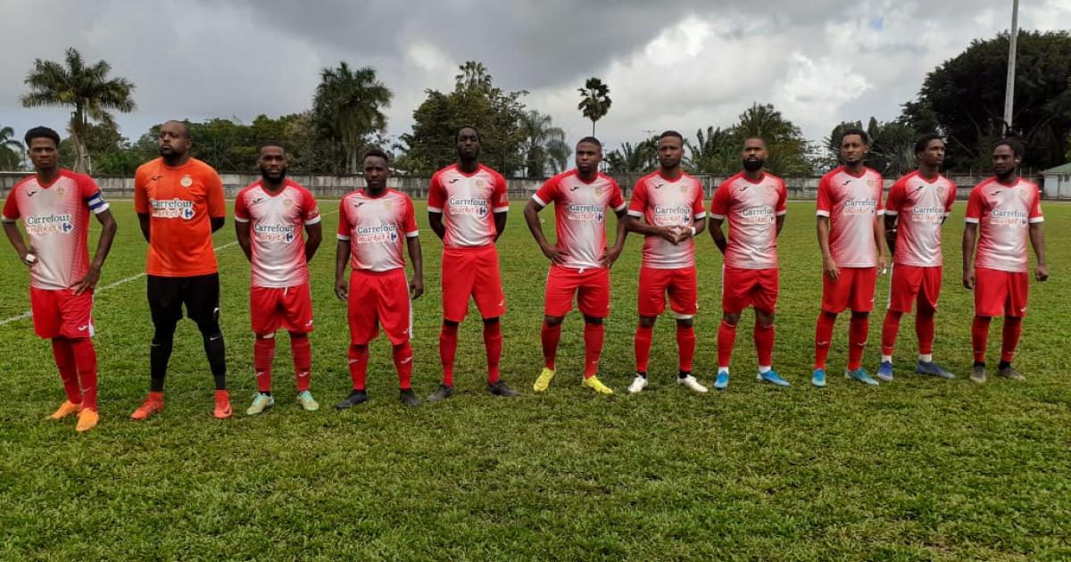 Football : l'US Robert et le Golden Lion se qualifient pour les demi-finales de la coupe de Martinique