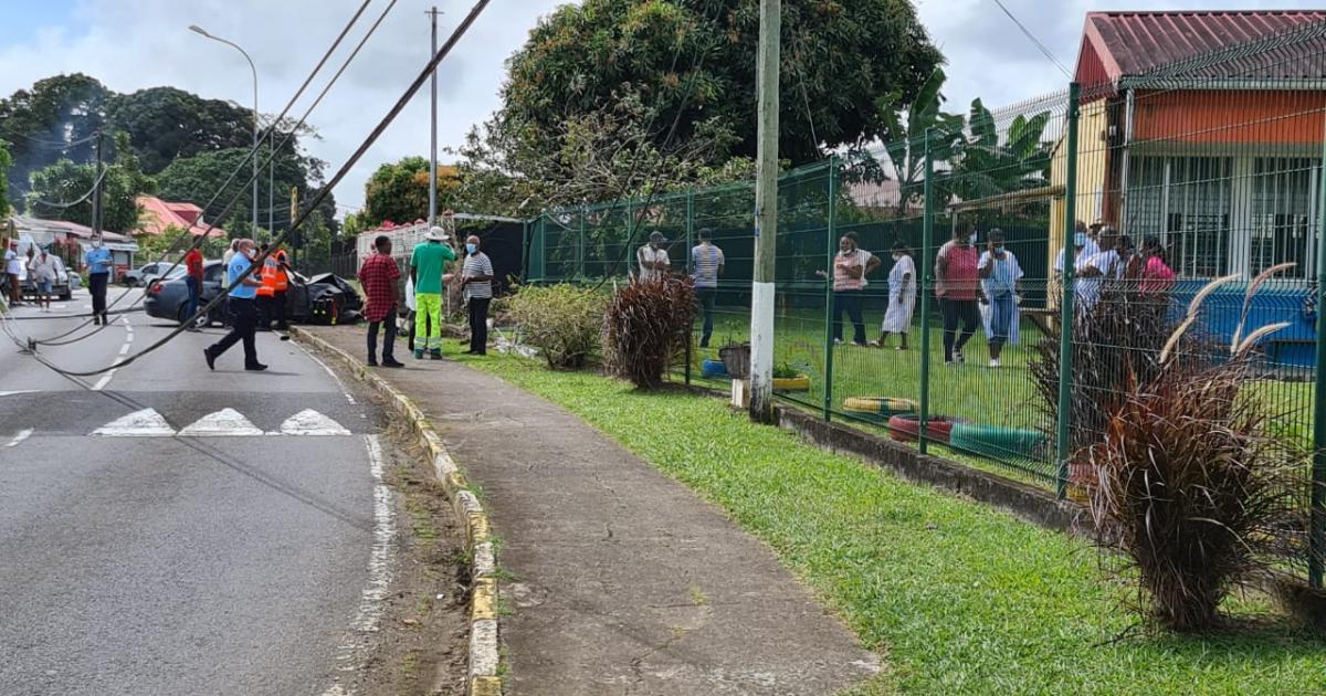 Un accident devant l'école de La Rosière au Lamentin