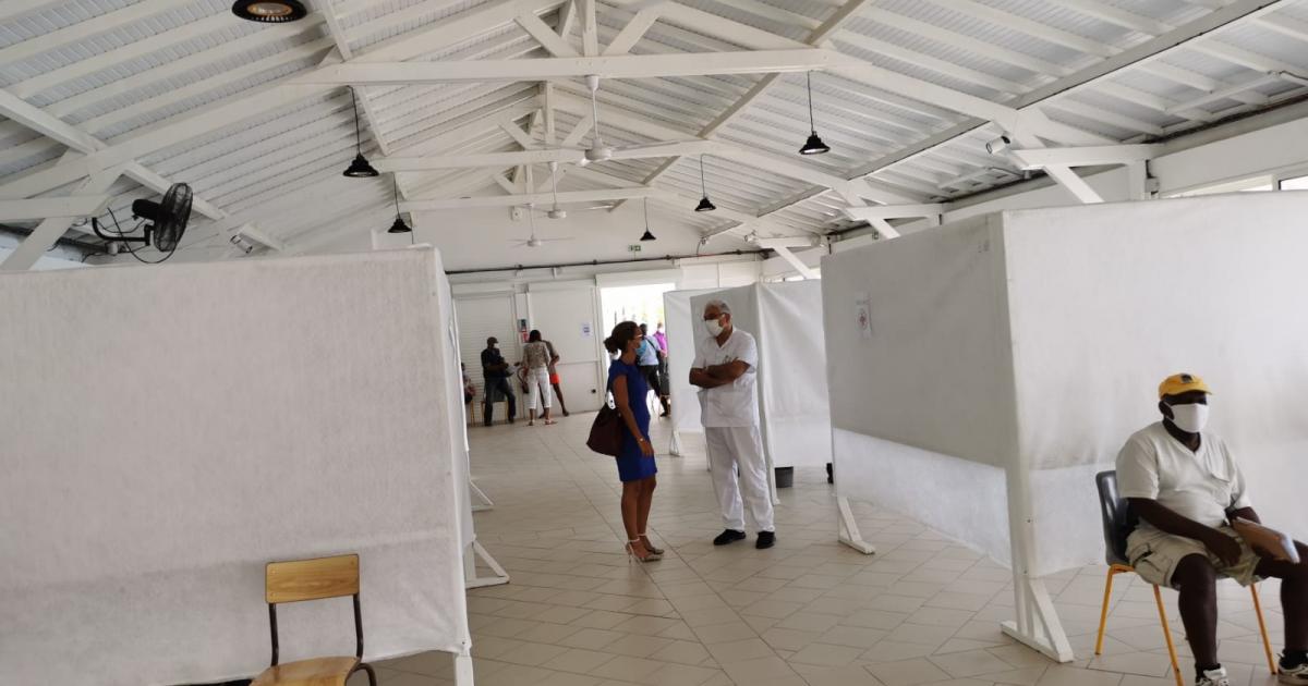 Covid-19 : le préfet de Martinique condamne un visuel assimilant des pharmacies et vaccinodromes au nazisme
