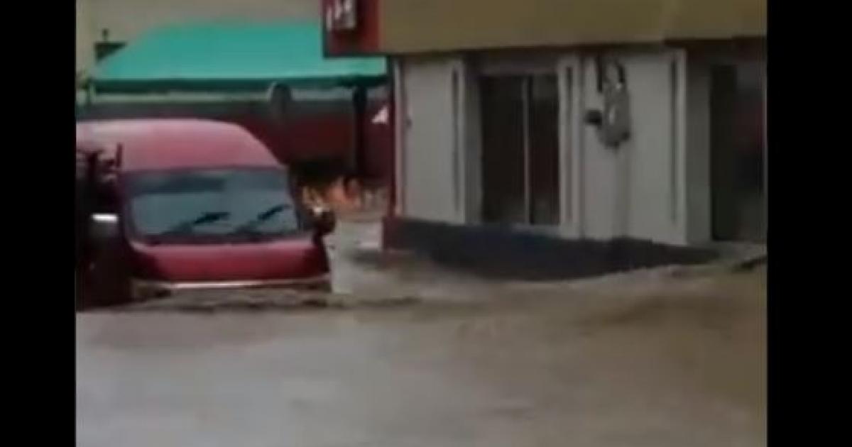     





De fortes pluies provoquent des inondations à Saint-Vincent




