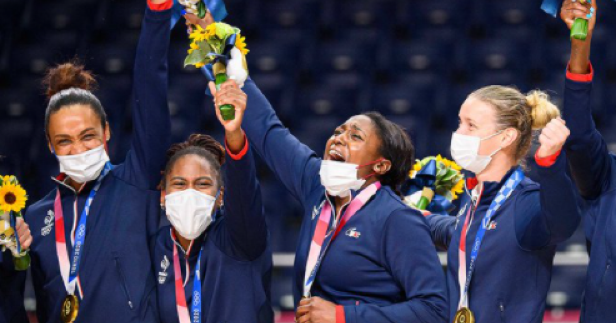 Les handballeuses françaises, menées par la Martiniquaise Coralie Lassource, sacrées championnes olympiques