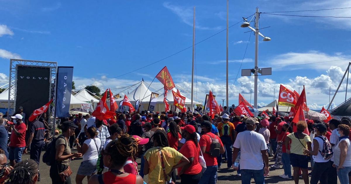 Mobilisation à Fort-de-France : les manifestants pénètrent dans le village de la Transat Jacques Vabre