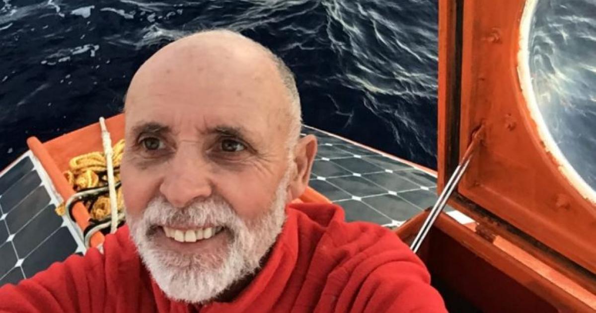     





Jean-Jacques Savin qui doit rejoindre les Antilles à la rame, en grande difficulté dans l'Atlantique




