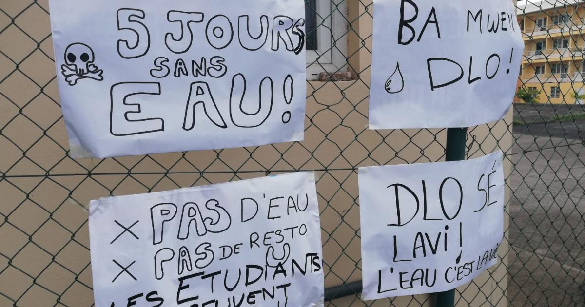 Des étudiants, locataires de la résidence universitaire du campus de Schoelcher, se mobilisent