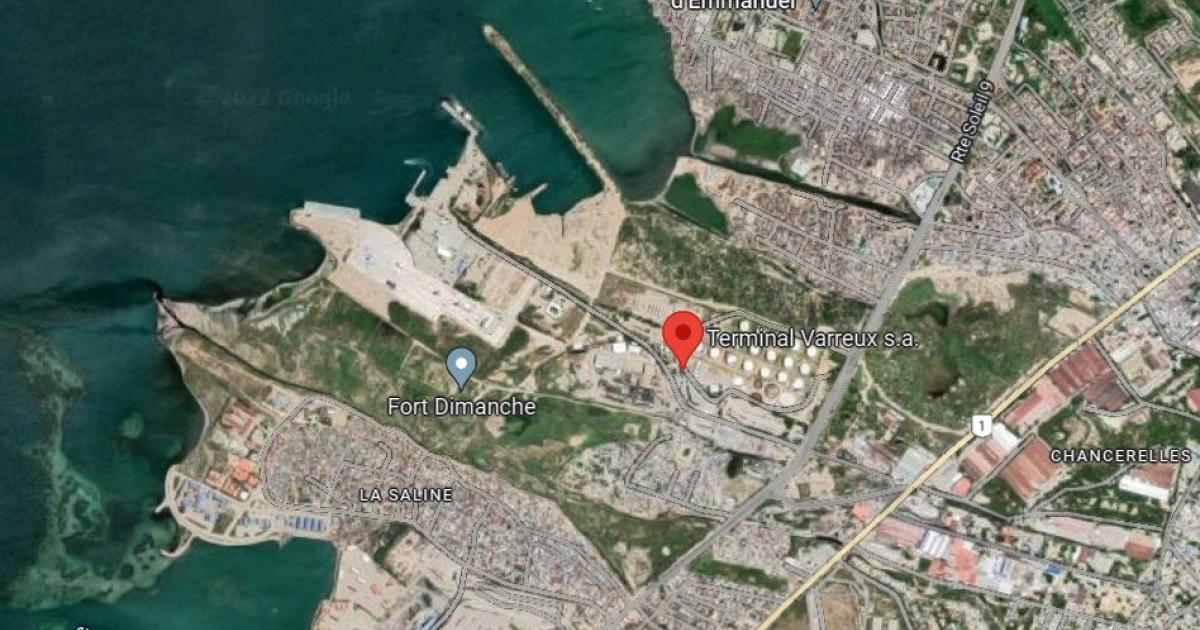     





La police haïtienne débloque le terminal pétrolier de Varreux




