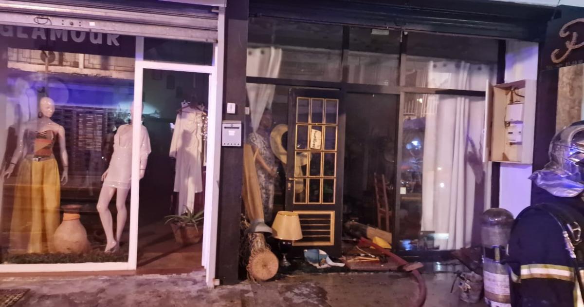 Un magasin de vêtements prend feu à Pointe-à-Pitre