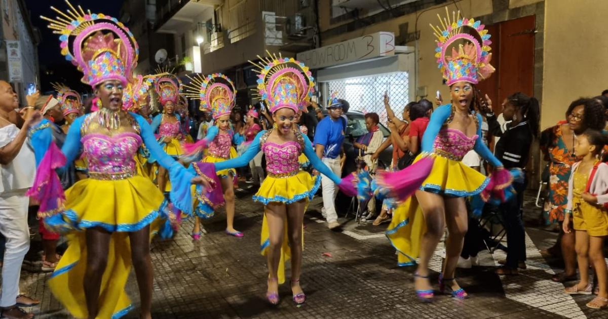     





[En IMAGES] Une rentrée réussie pour les carnavaliers dans le chef-lieu





