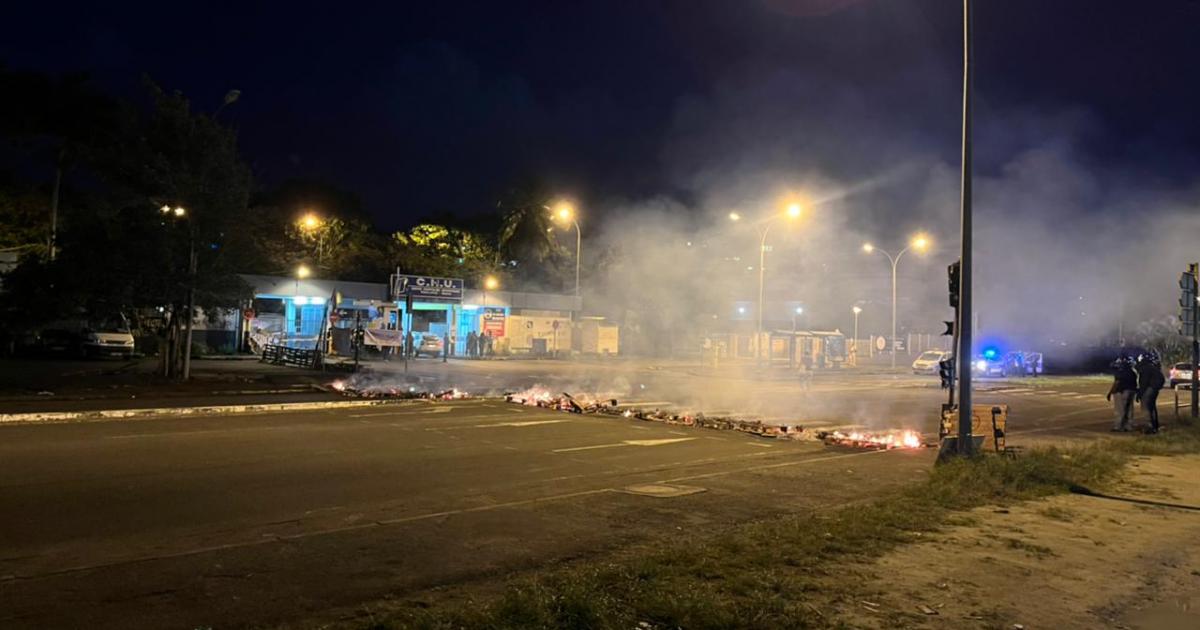 Mobilisation : un barrage en feu devant le CHU de Guadeloupe