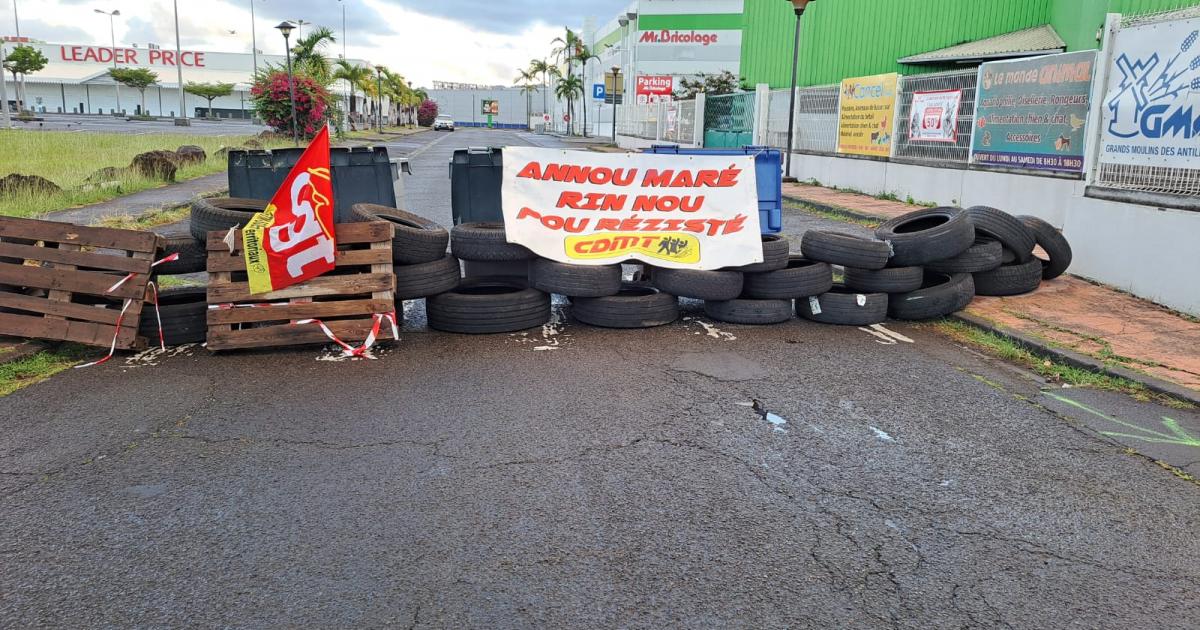 La zone commerciale de Petit Manoir est bloquée