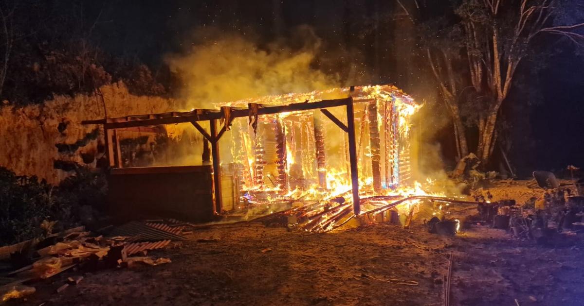Deux maisons ont pris feu cette nuit en Guadeloupe
