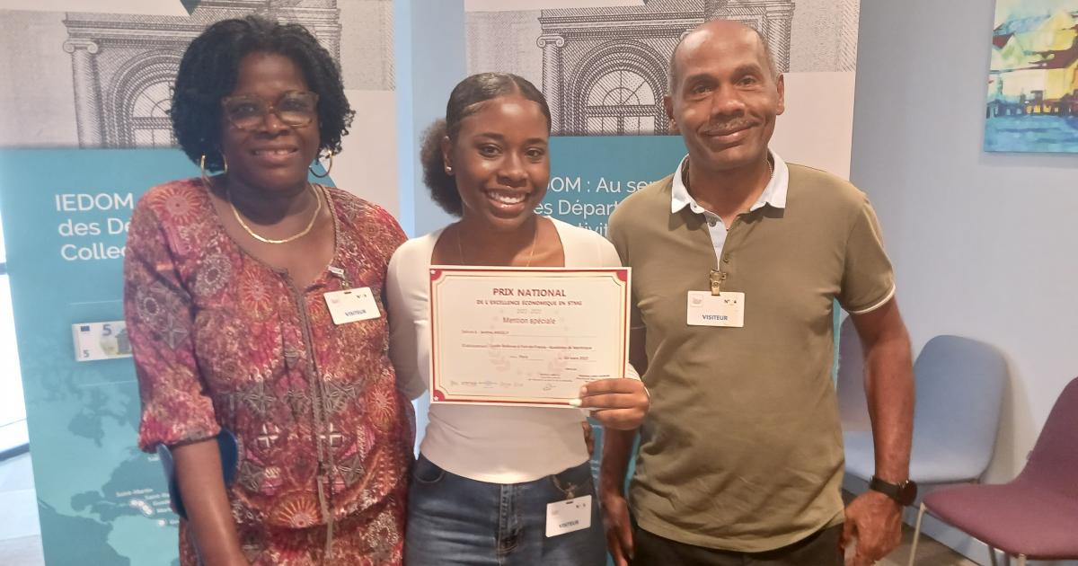 Andréa, lycéenne martiniquaise récompensée par un prix national pour son parcours d’excellence