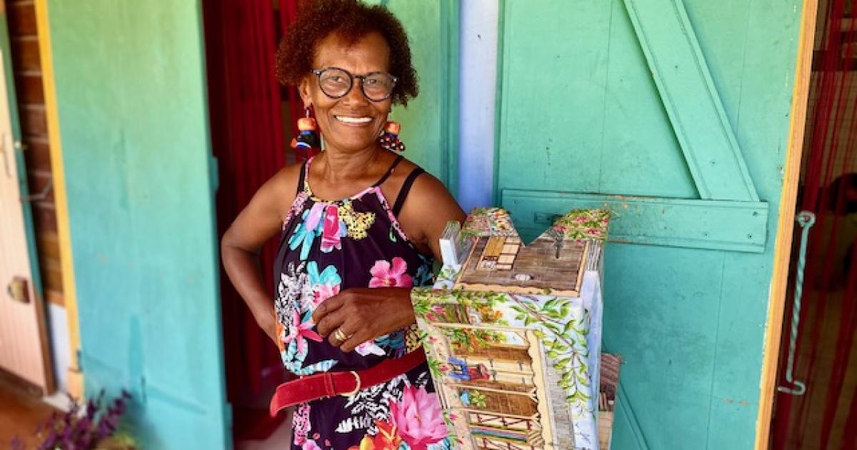     





[PORTRAIT 2/5] Mamie Ti ban sublime le ti ban et la kaz kréyol





