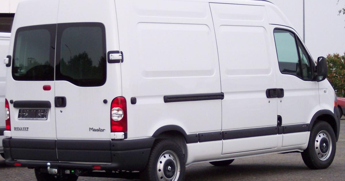 Accident grave : une camionnette Renault Master activement recherchée