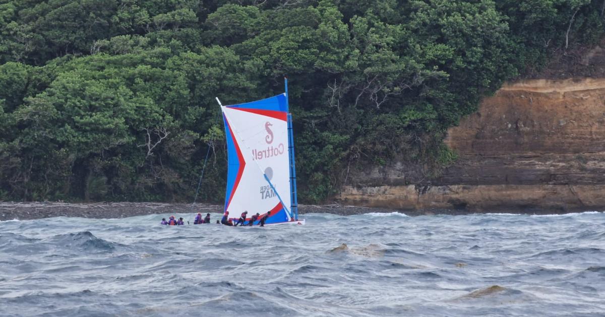 Cottrell Leader Mat victorieux à Saint-Pierre, UFR-Chanflor solide maillot rouge