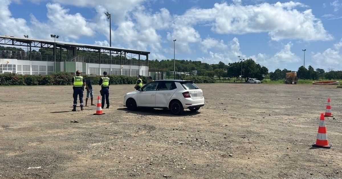 Un contrôle des douanes mené aux abords du stade du François