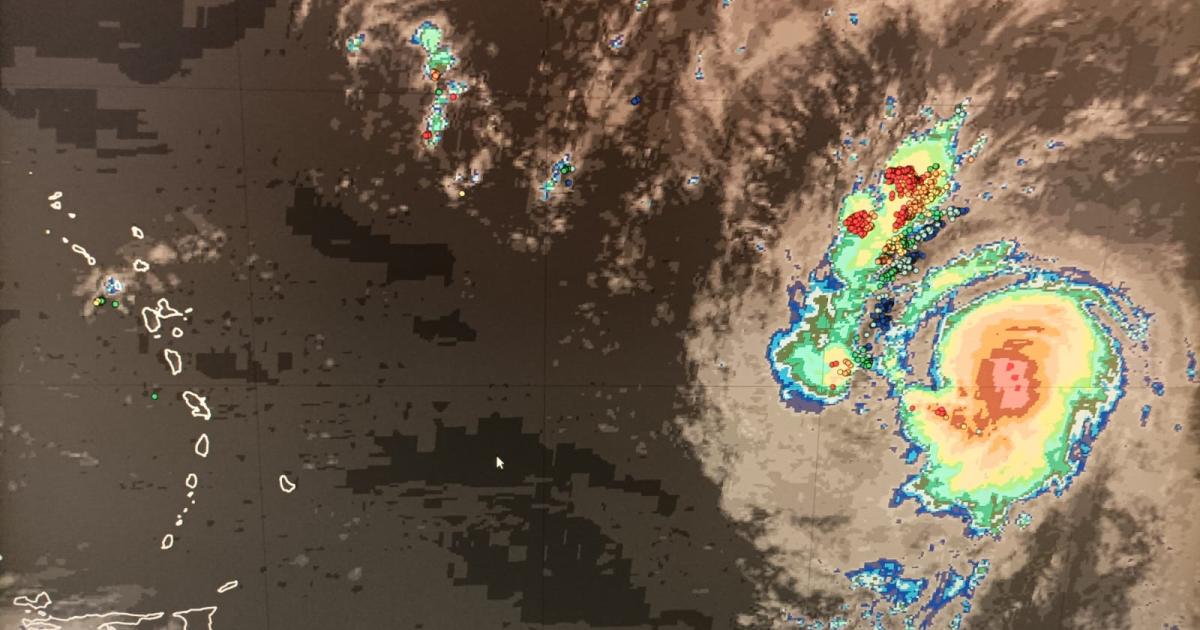     





Lee est désormais un ouragan de catégorie 1




