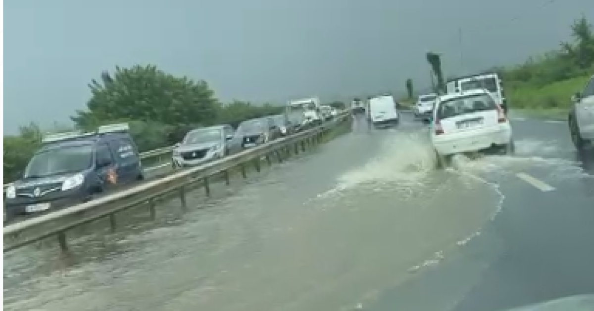 Nouvelles inondations sur la RN5 à Rivière-Salée, l’eau est aussi montée dans le Nord
