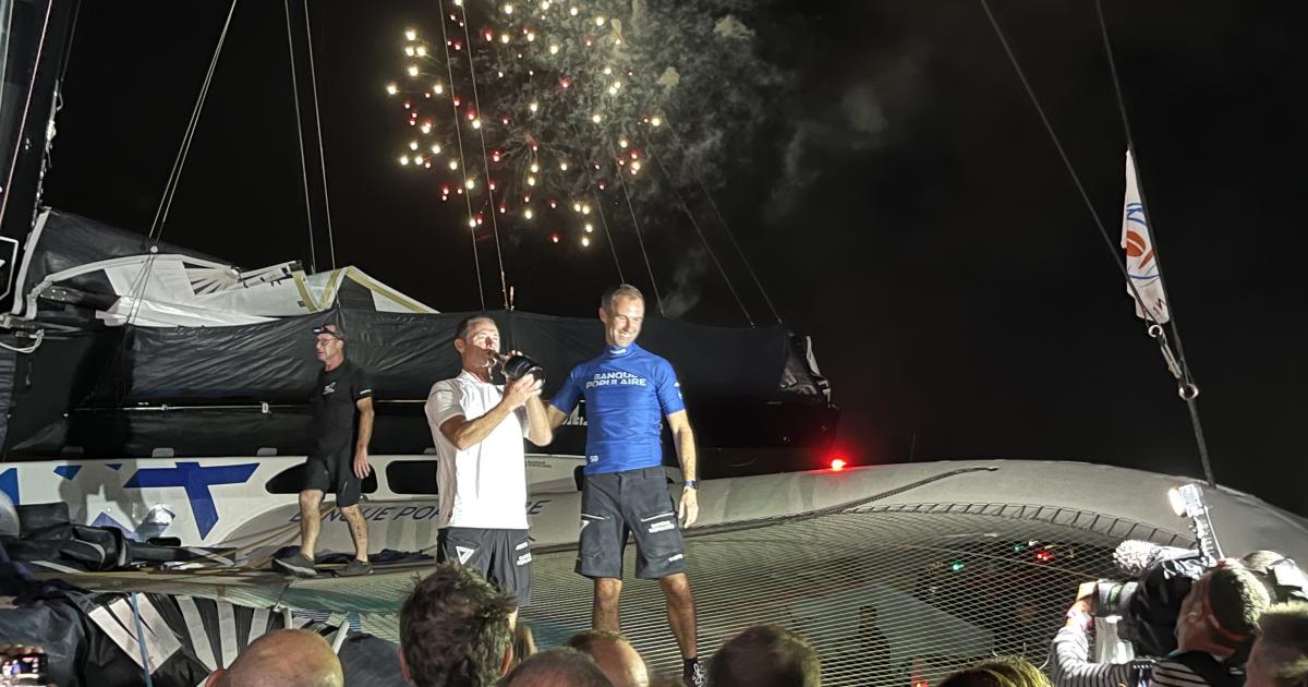     





 [VIDEO] Transat Jacques Vabre : feu d’artifice pour la victoire d’Armel Le Cléac’h et Sébastien Josse ! 




