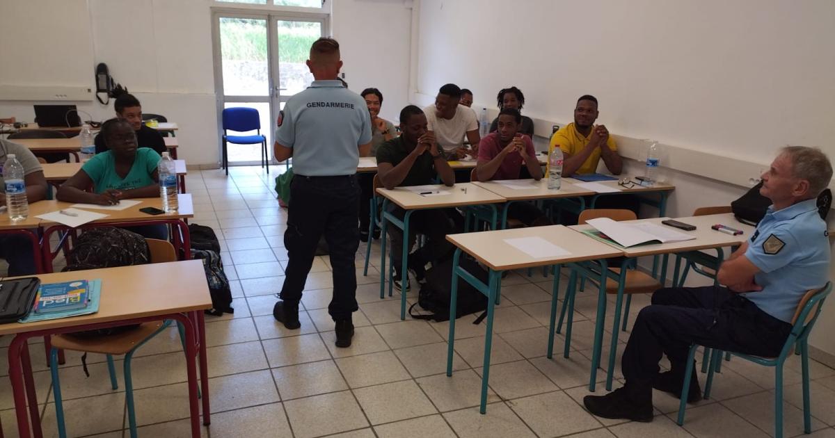     





Des jeunes Guadeloupéens se préparent au concours de la Gendarmerie 




