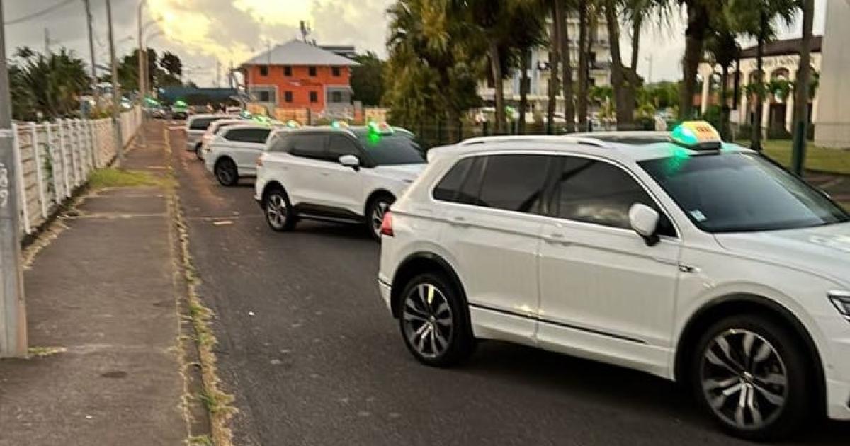 Les taxis de Martinique mobilisés bloquent la CGSS
