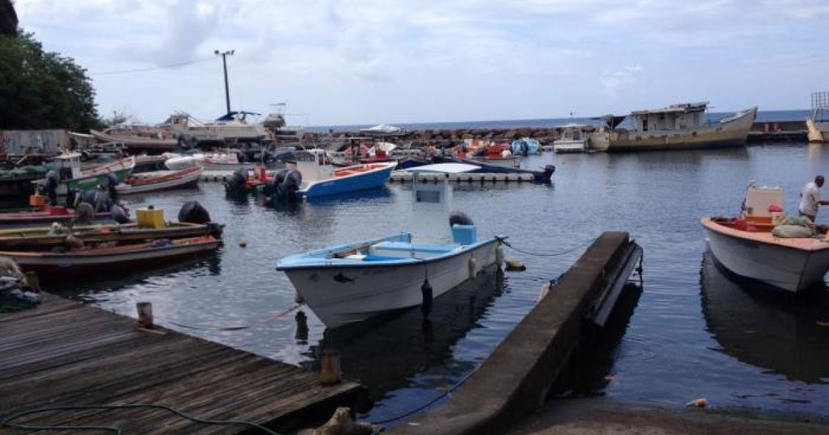 La forte houle en Martinique perturbe le transport maritime, des manifestations annulées