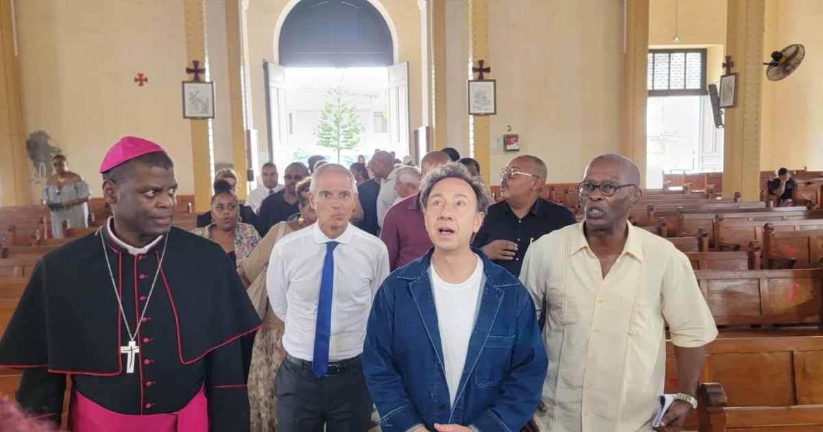 En Guadeloupe, Stéphane Bern visite les édifices religieux soutenus par la Fondation du Patrimoine