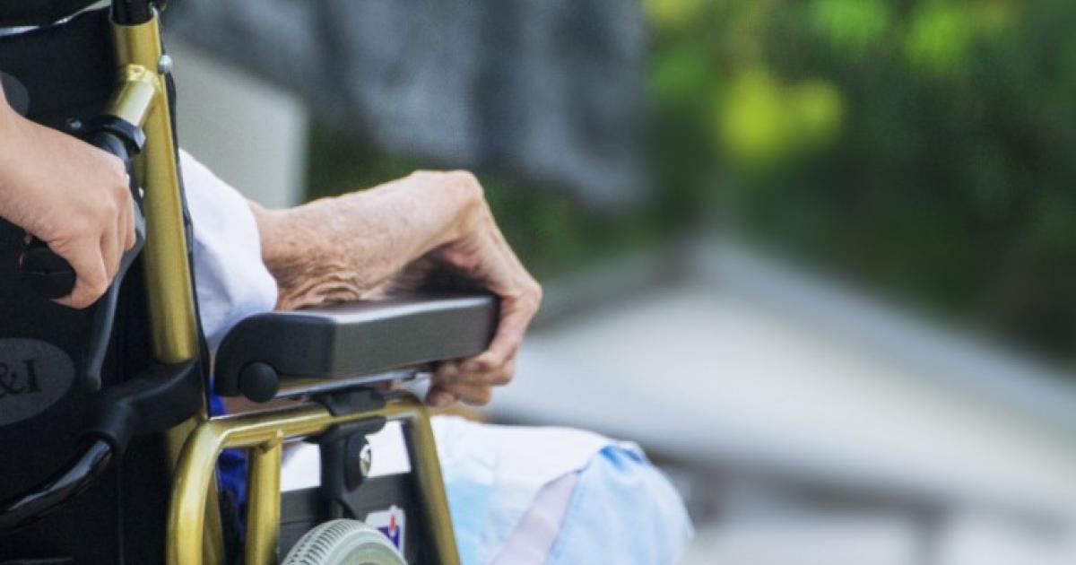 Il frappe violemment sa mère qui perd définitivement un œil