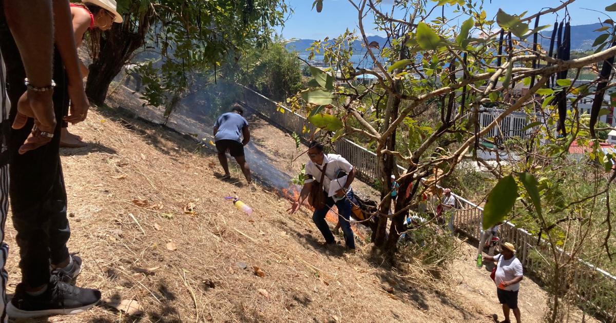 Deux départs de feu sur le calvaire de Fort-de-France ce Vendredi Saint