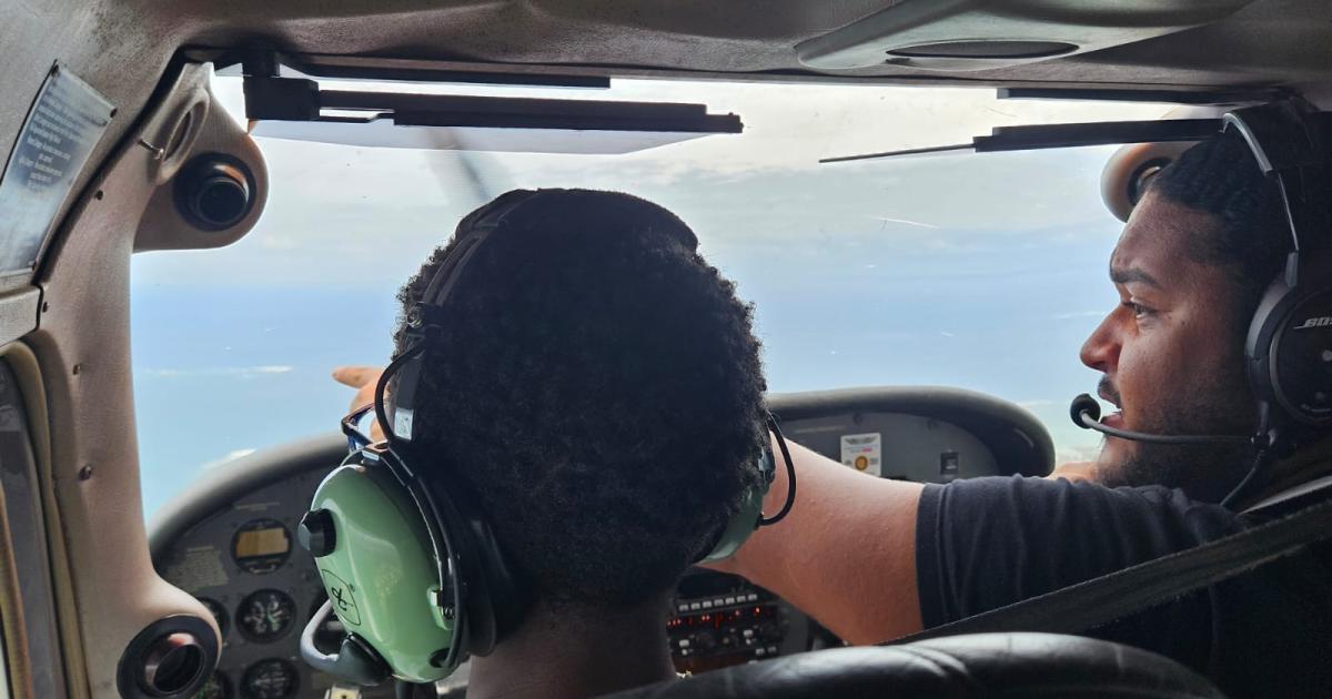 10 collégiens aux commandes d’un avion au-dessus de la Martinique
