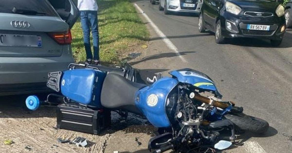 Accident entre une moto de la gendarmerie et un véhicule au Lamentin : deux blessés