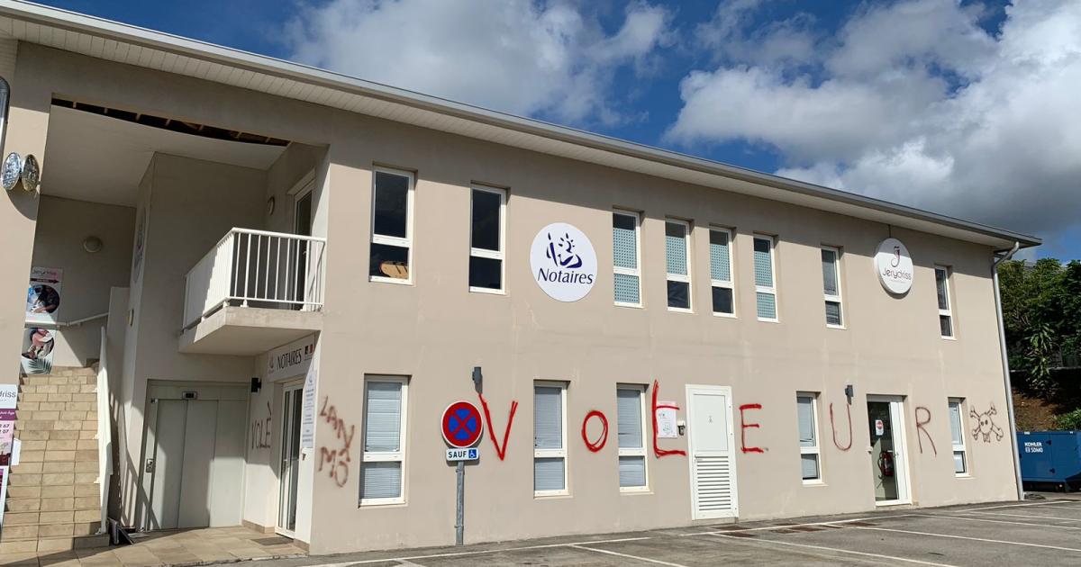     





Une étude de notaires taguée au Robert 




