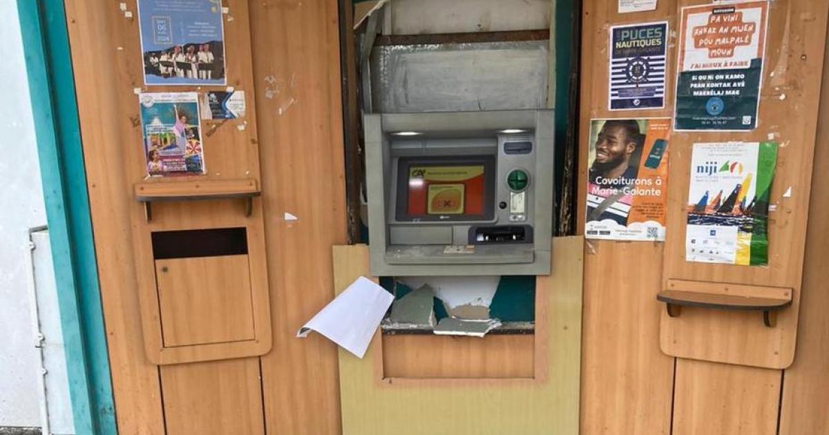 Un guichet de banque et une pharmacie vandalisés à Marie-Galante