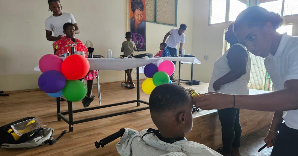 Des coupes et des coiffures gratuites pour la rentrée des classes à Rivière-Salée