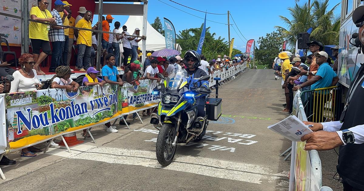 Le Tour cycliste de Guadeloupe et l’incontournable « deux tons » des forces de l’ordre