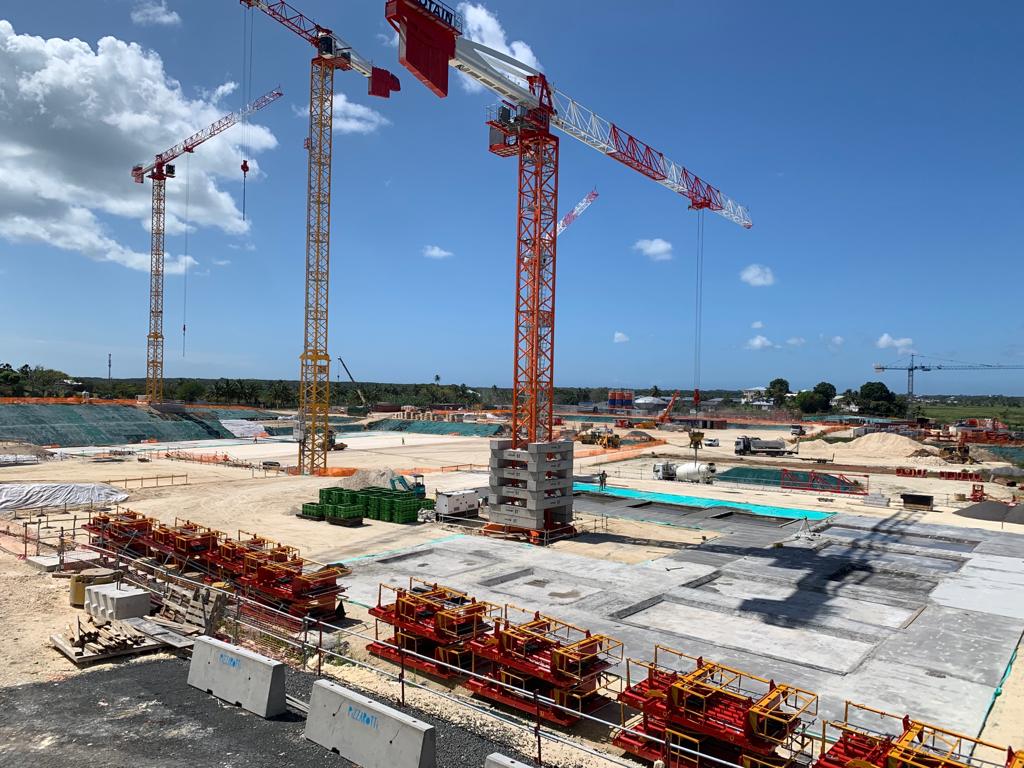 Chantier en cours du futur CHU à Pérrin aux Abymes