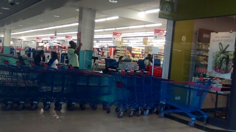 Débrayage du personnel de Carrefour Dillon